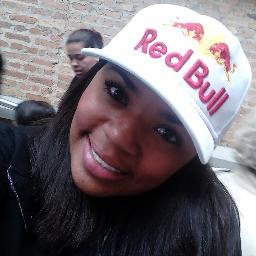 Sou chata , feia , amo chocolate , fanatica pela restart , sou ciumenta , corinthiana  , soou tudo isso menos perfeita ^^