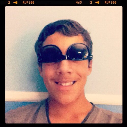 Its_Really_Hugo's profile picture. Hello Twitter! I like to draw many things! Ill post drawings when I get 100 followers. Follow me please!