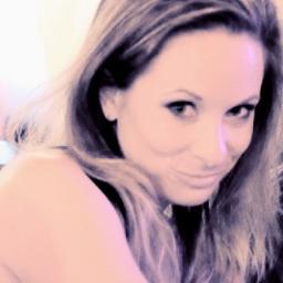 Posting about travel experiences daily on her blog & http://t.co/sDIItgyg3K