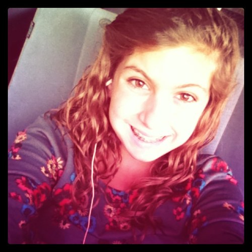 Im Hayley im 12 years old.. i love to sing and act im always going to the city for crap.. follow me.. i mite not follow bck.