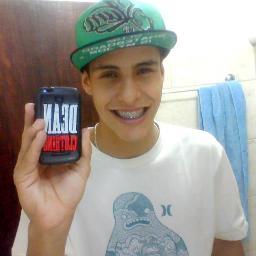 Cola comigo que é Vida ;) !-Skatista , 18 anos , legalchato ., Corinthiano# . Viciado em Skate,Twitter&Face ): #segue ?