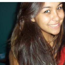 16anos,namorando,gaucha,morena,colorada,fanática,virgiliana,bipolar,indecisa,orgulhosa,imperativa,irônica,ciumenta...ee é isso (yý' Doo @fabrciorodrigue --'
