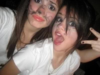 Soy Selena Gomez y Mi Novio es Bill Kaulitz soy super divertida jejeje y amo la musica y las fiestas!! Y adoro a @tokiohotel. :p