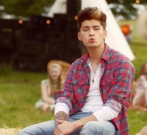 Zaynmalik_1Dxx's profile picture. You only live once so live your life to the fullest and don't take shit from people #Directioner