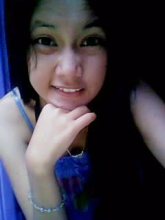 Ttl 03-07,,sedikit sensitif,,pemaaf penyayang,,murah senyum dan gak sombong:D