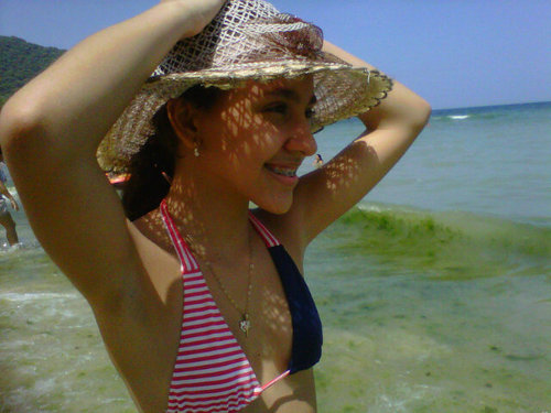 PaulinaLugoBHU's profile picture. Mi vida es una montaña rusa en donde hay altos y bajos, los altos de alegria y felicidad y los bajos de tristezas... ✉ Vive tu vida como si fuera el ultimo •