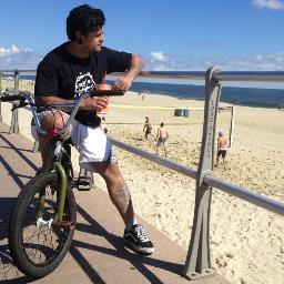 Eu amo pedalar minha BMX,amo Viajar e conhecer pessoas novas e novas culturas isso me faz abrir a mente, tambem amo Cerveja, puts, Cerveja apavora, hahaha
