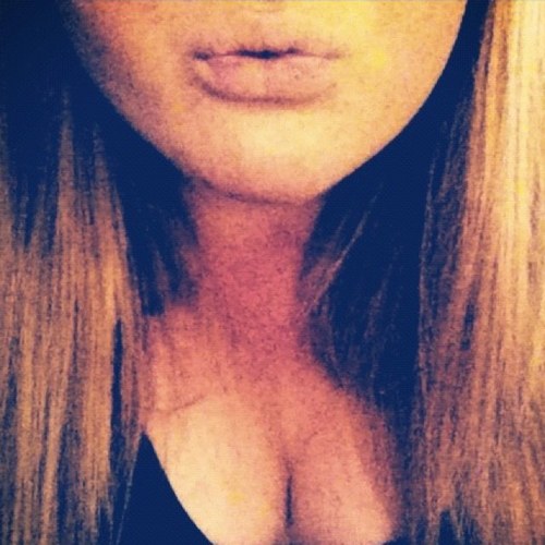 new account to @itssarahbitch           if you dont like me... i dont give a flying fuck (: