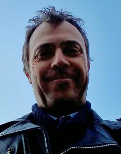 Graphic designer, 3D artist, artist, trumpeter, husband, parent, humourist, Apple veteran, gardener. Oh, and Blenderhead.