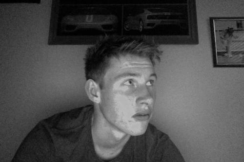 Sporty lad. Music is most of my life. You do the follow, and i will do one back :D
Australia 
Kik. me --- Flynn6910 ;)
