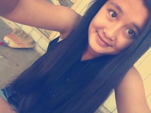 id rather be as weird as fuck than as boring as hell ツ once a lil fishy told me 'keep calm & just keep swimming' ♥ .. this is my hannah montana life ;)