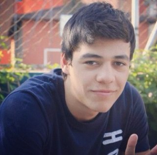 Tenho 16 , ando de skate ;D , jogo futebol ... http://t.co/LFyXCcqk