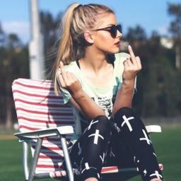 CerenLwwY's profile picture. I HATE EVERBODY