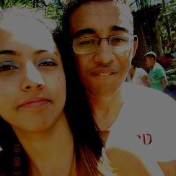 Hm Sou aquele que faz uma menina muito feliz e oque importa é realmente ela para mim, e sem ela eu não vivo, preciso cada dia mais dela. Ingridz_