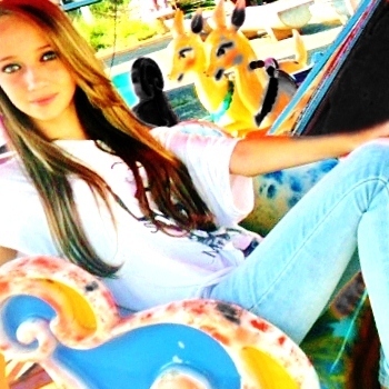→ Euu queroo.
Euu PossO.
Euu coonsiigO ←
●๋• Siimplees αssiim ~
Twittando até o fim! ;p