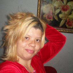 Sou serva do senhor,mãe de duas princesinhas que foram presentes de Deus,sou casada ha 8 anos e orando para o SENHOR  abençoar para que eu construa minha casa