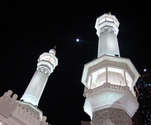أشهد أن لا آله الا الله وأن محمد رسول الله عليها أحيأ واسأله ان اموت عليها وان  يأمنّا ووالداي وذريتي وزوجي وجميع المسلمين بها من الفزع الأكبر يوم نلقاك