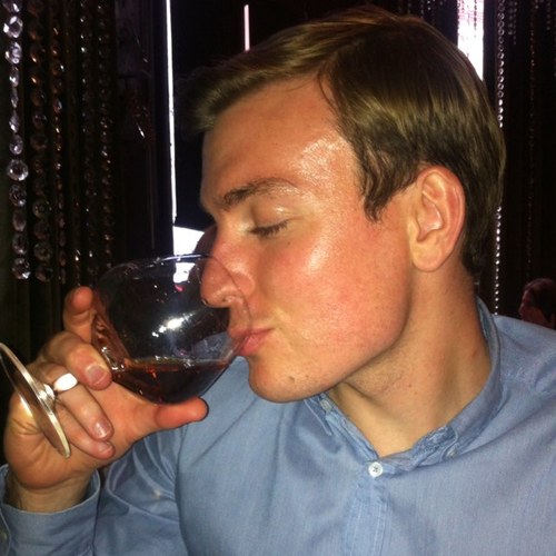 hilli_21's profile picture. London loving Brummie living in Essex. Love @caraidOG + 2 #BCFC #KRO