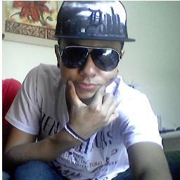 Sou engraçado, legal, as vezes posso ser chato rs, sou do signo de escorpião, tenho 15 anos, corinthiano, paulista, danço Funk/Black/eletro.. Follow-me (: