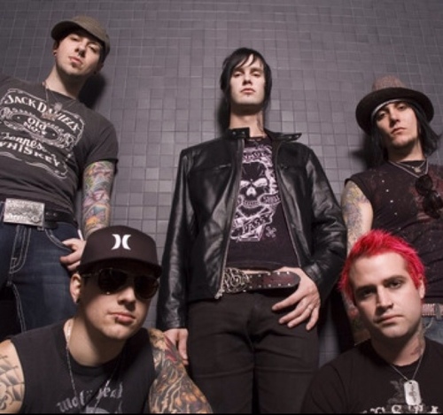 My name is Alexis and thats all you need to know. RP author for @_GigantorXGod, @OG_LittleZ, @FallingDownLia, @RoadieMattB_A7X)
#A7X for life baby.