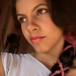 adoro á musíca!!ela é a porta de entrada para minha alma!!!
cantar é próprio de quem ama!!♥♥