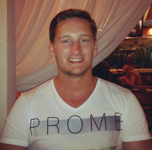 lee_walts's profile picture. no one looks back on their life and remembers the nights they had plenty of sleep