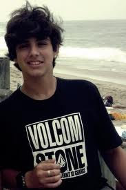 Amo pizza, sair com os amigos, skate e long, e minha linda @_isahdomingues haha s2