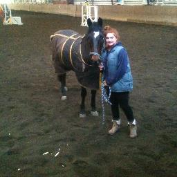 Hoooli (= me encanta Leo Mendez Jr y soy y sere LeoLovers =)... Monto desde los 5 años  y hace 5  años ago equitacion 3