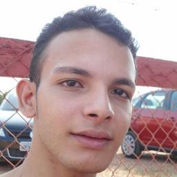 não me defino pelo simples olhar, mas sim pelo meu caráter, não me julgue sem antes me conhecer, pq eu poso ser essa pessoa que vc quer q eu seja! Bruno Dias