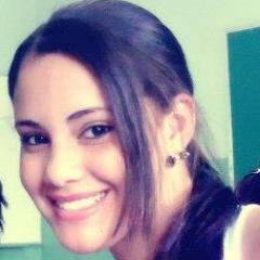 Sou uma menina carinhosa, engraçada e timida! Adoro meus amigos, curto todos os tipos de música...