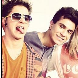' Pra te ver sorrir eu posso colorir o céu de outra cor .. (♪)' @rockrestart ♥ | Since: 13/07/11 | Recomeçando: 10/09/12 | Donas: #Natalia & #Sarah