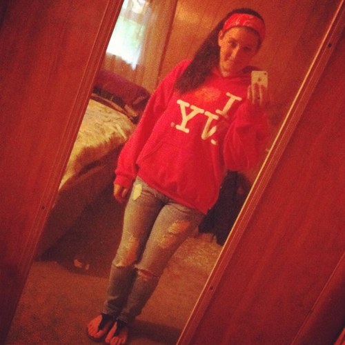 Im 14 snd in 8th grade. I love sports