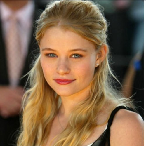 Fairytale_Belle's profile picture. My name is Belle. I have a daughter @RumpleChild_