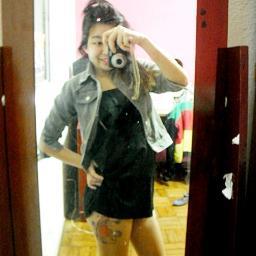 ex detenta, viciada, alcoolatra.