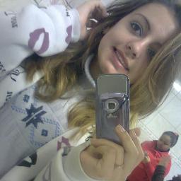 16 anos, libriana, Colorada, Loira, chata e ciumenta. *--* Namo do @_slaoque