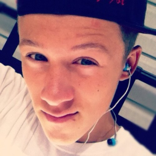 F0|_|_0w M3 & ! W!|_|_ F0|_|_0w B@çk (: ..
