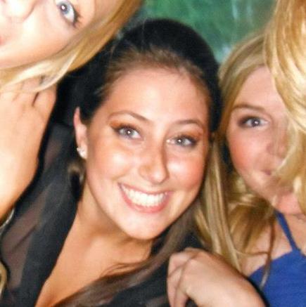 bestcommarobyn's profile picture. I read books and play with cats.