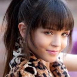Sou legal , sou Maria Joaquina na novela carrossel , sou arrogante na novela , mais amada fora das atrações ^.^ E amo muito a Larissa Manoela szsz
