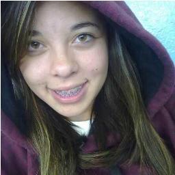 Moro em Nárnia,estudo em Hogwarts,passo o verão no Acampamento Meio-Sangue e meu návio se chama Pérola Negra.
http://t.co/8pYGkhS9xl ~Tumblr