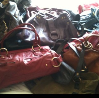 Wife, Mother, Nanny. Handbag hoarder, cake lover and NUFC supporter.