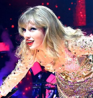 I l o v e Taylor Swift! Swifty for life! I saw her speak now tour! AMAZING!
