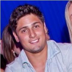 Apenas mais um menino que gosta do Daniel! Não gostou? Entra na fila e espera eu me importar.