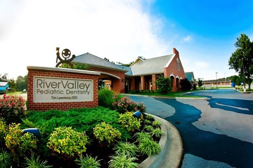 River Valley Pediatric Dentistry in Fort Smith, Arkansas : 3421 Old Greenwood Road, Fort Smith, AR 72903 : 479.783.4182