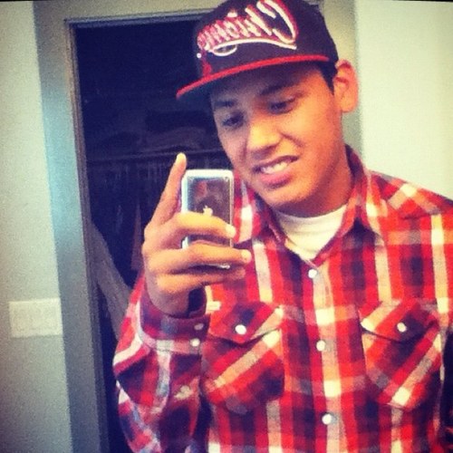 bulls fan for life i got a Man cruch on D rose, you look lost follow me?(: #teamMexican and i love basketball #chicagobulls