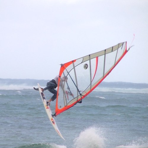 loving E&G&M, windsurf, kitesurf, snowboarding, skiing, freeclimbing, piloting Helicopters/Airplanes and my LR Defender https://t.co/WJSiJlW7gu