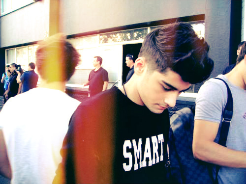 realfakezayn's profile picture. Just pretending that we're cool.