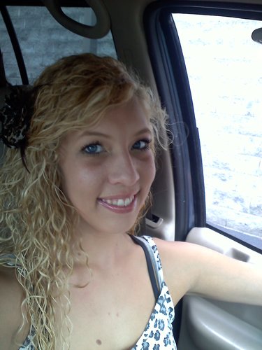 Mother of two beautiful girls! loving my hubby!