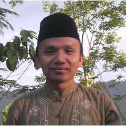 - Ojo dumeh, ojo adigang adigung adiguno, ajining diri soko lathi ajining saliro soko busono.
- Khairun naas anfa'uhum lin-naas
- Man jadda wa jada