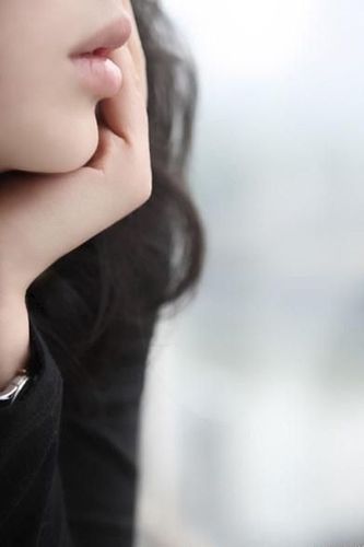 اخفيت حبكم فأخفاني أسىً
حتى لعمري كدت عني اختفي