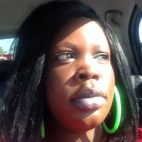 hey y 'all i go by da name aaliyah n i cant stand fake ass people !!!!